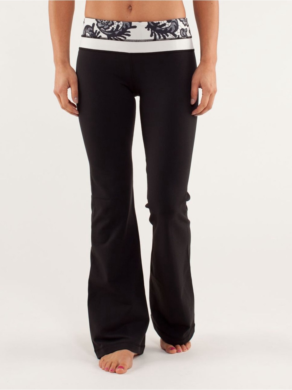 *Lululemon Groove Pant *Slim (Regular) Black / Laceoflage Polar Cream Size 12